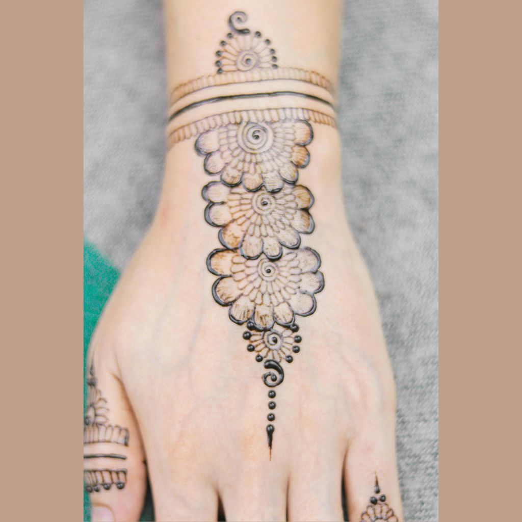 Cute mehndi design for kids