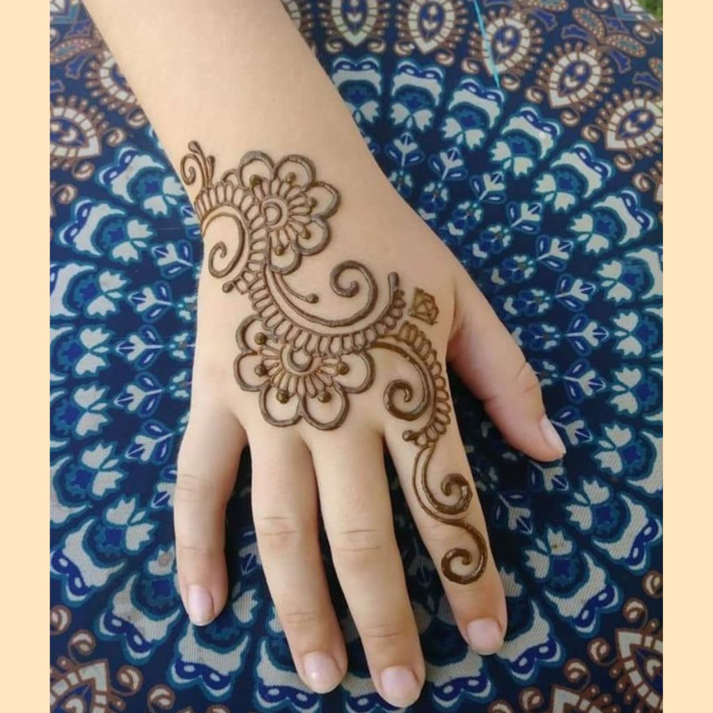 Cute mehndi design for kids