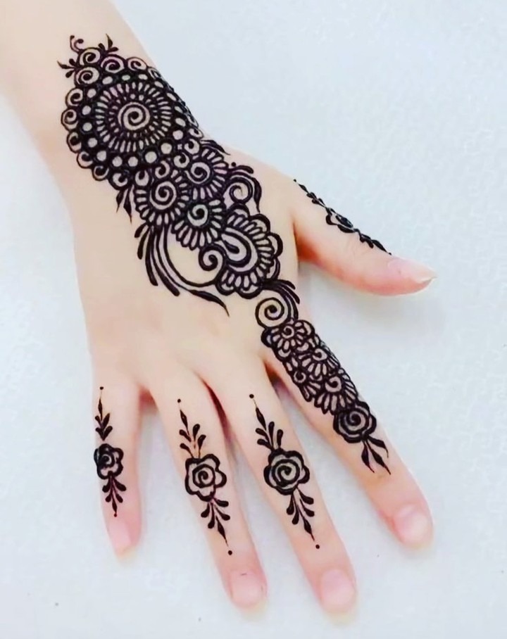 Elegant Royal Mehndi Designs