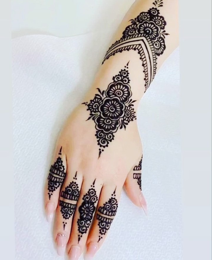 Elegant Royal Mehndi Designs