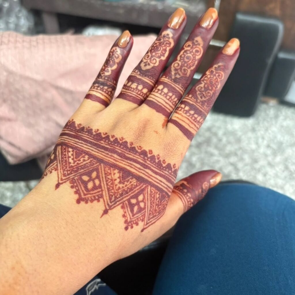 Royal Finger Mehndi Designs Photo