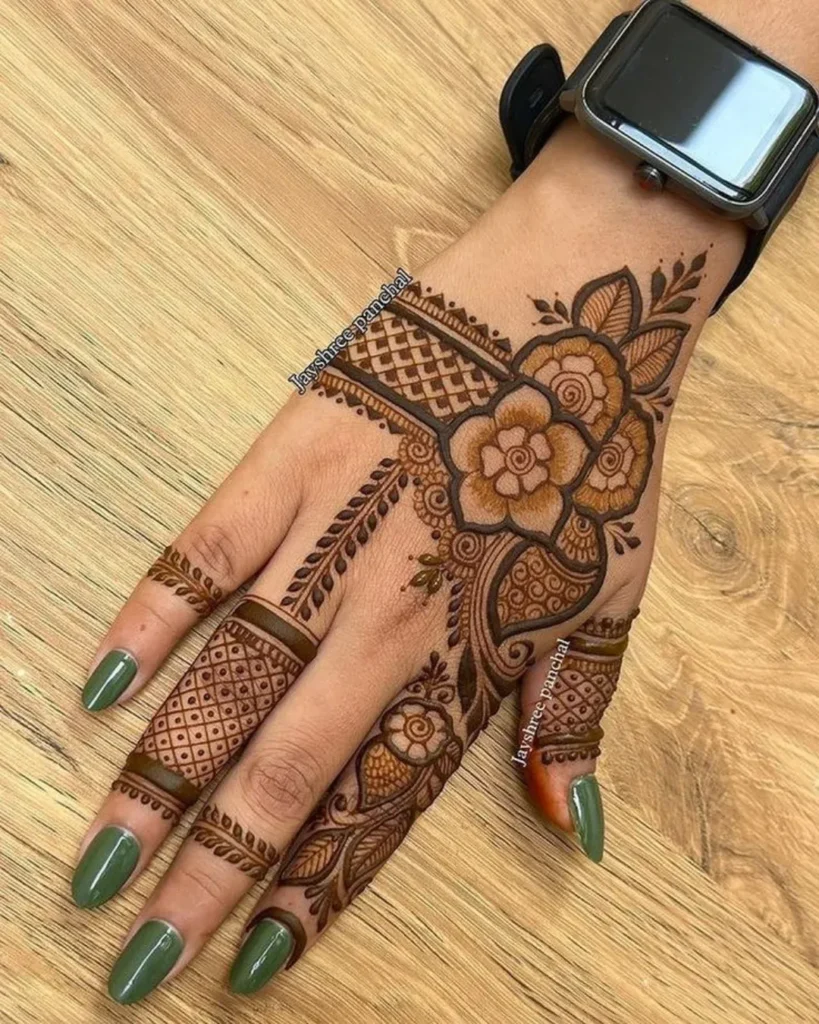 Royal Finger Mehndi Designs Photo