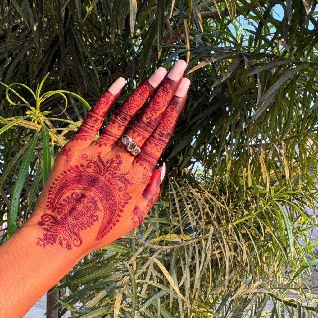 Royal Finger Mehndi Designs Photo
