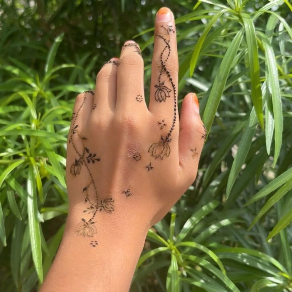 Royal Finger Mehndi Designs Photo