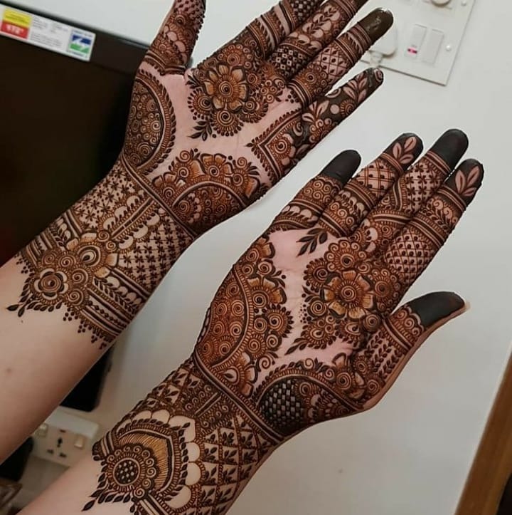 सुंदर और आसान मेहंदी डिजाइन front hand