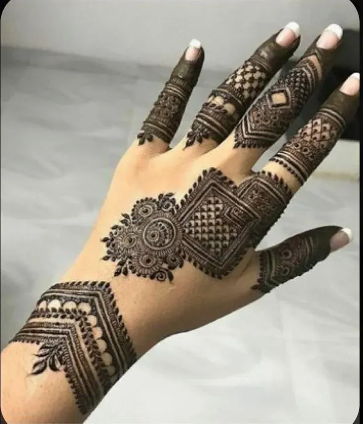स्टाइलिश न्यू मेहंदी डिजाइन