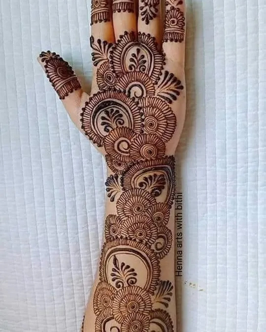 स्टाइलिश न्यू मेहंदी डिजाइन