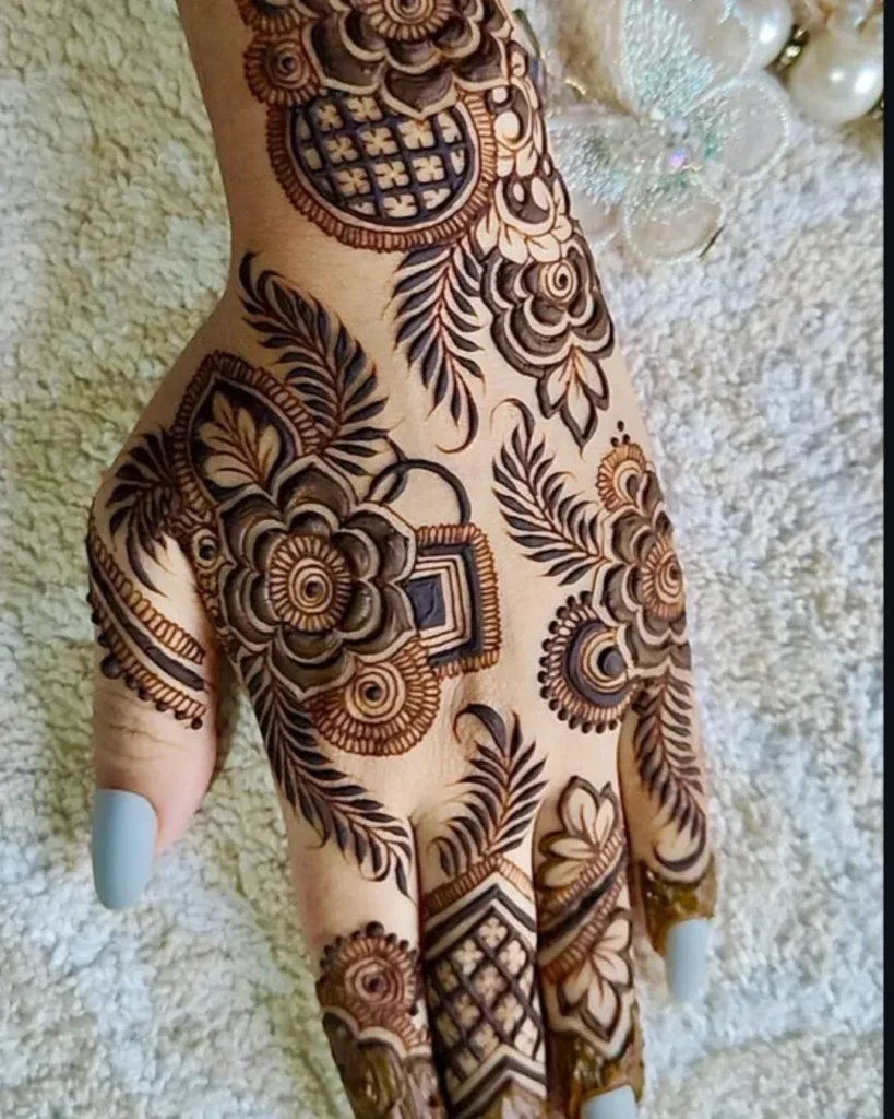 स्टाइलिश न्यू मेहंदी डिजाइन