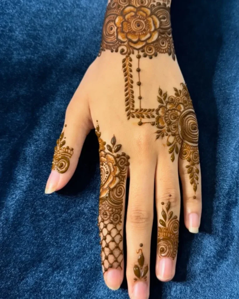 स्टाइलिश न्यू मेहंदी डिजाइन