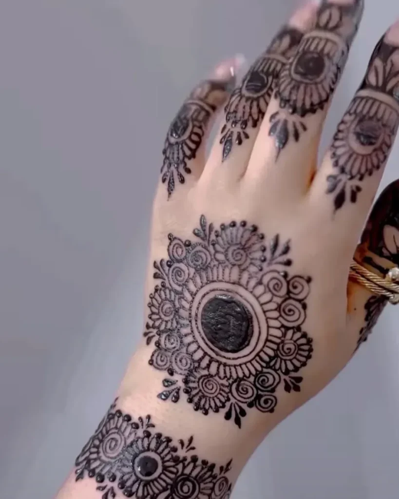 Stylish new mehndi design Images