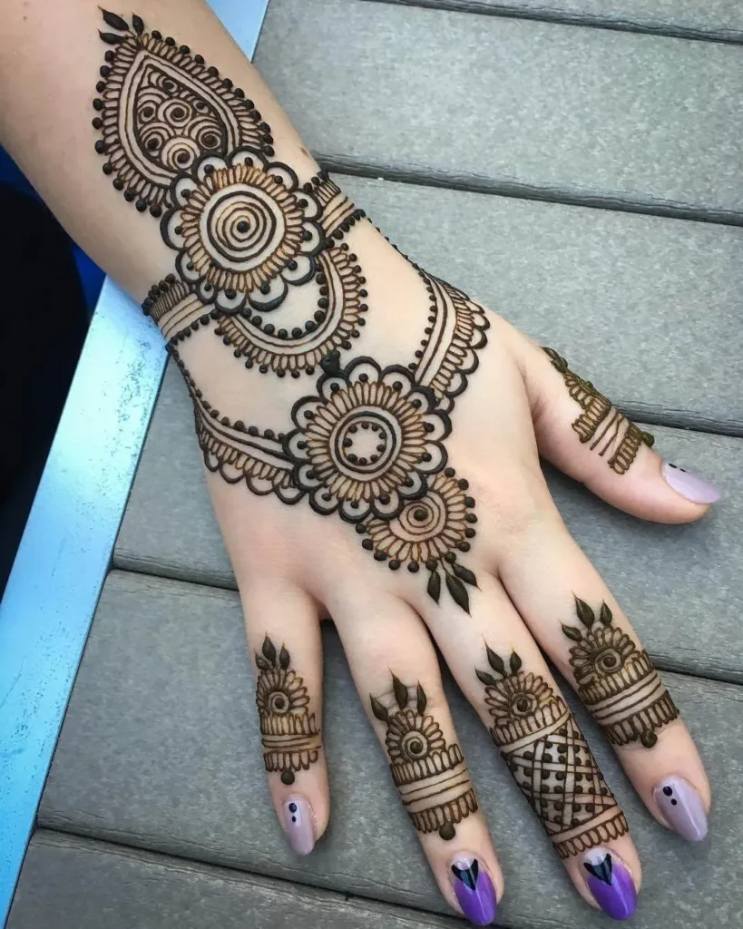 Stylish new mehndi design Images