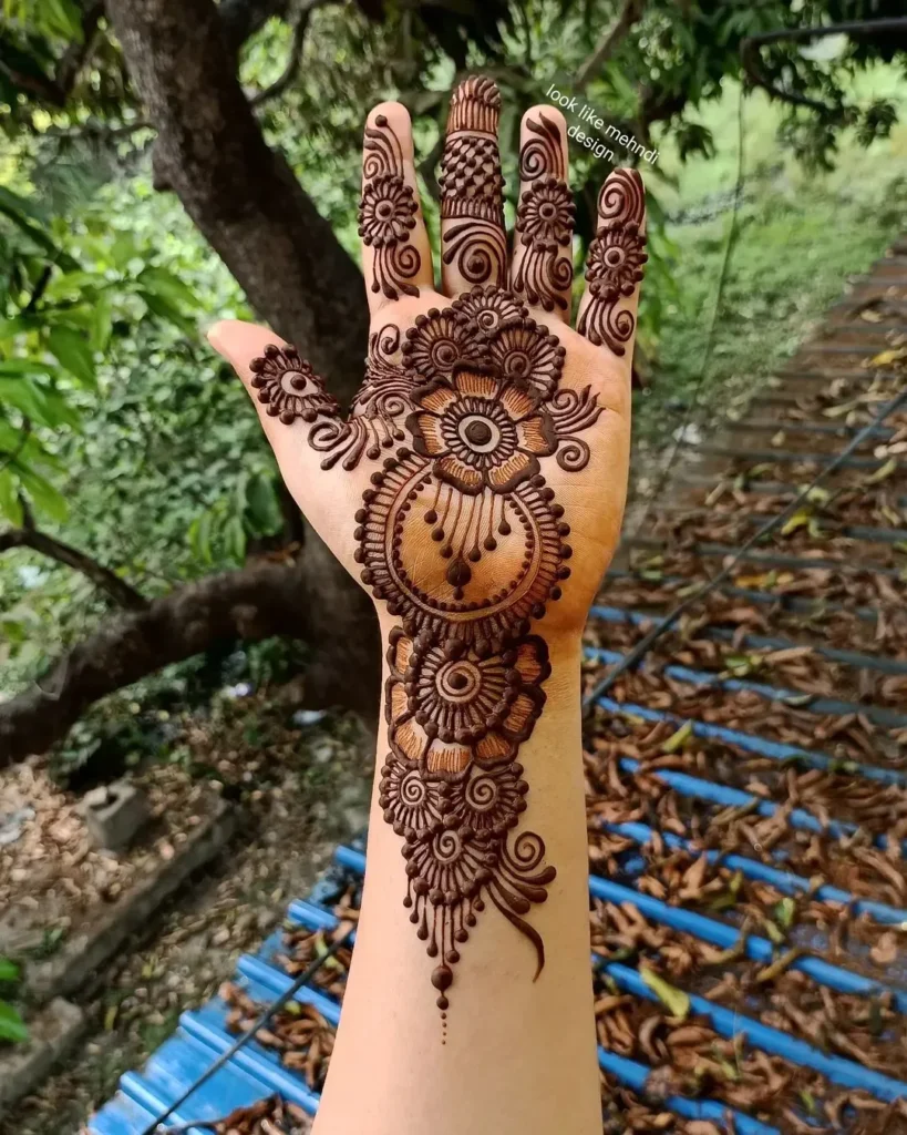 Stylish new mehndi design Images